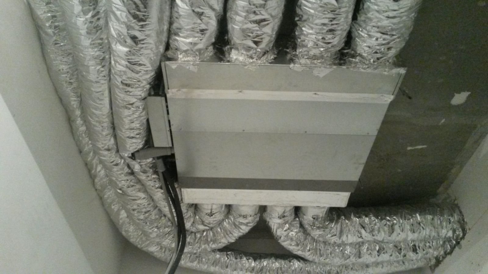 Монтаж внутреннего блока канального кондиционера Mitsubishi Electric SEZ-KD71VAQ Монтаж внутреннего блока